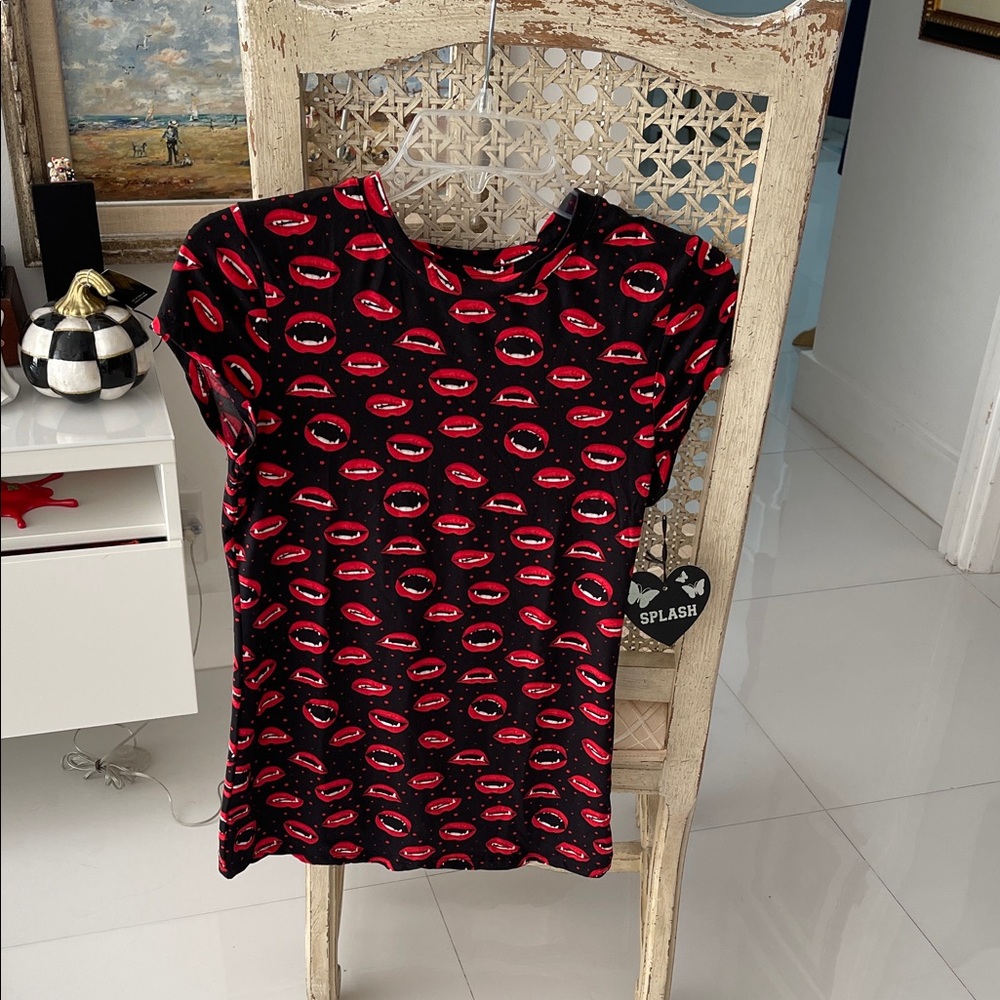 Splash Black/Red/White Vampire Lips & Polka Dots Short Sleeve Top